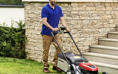 What is Involved in Servicing a Lawnmower?